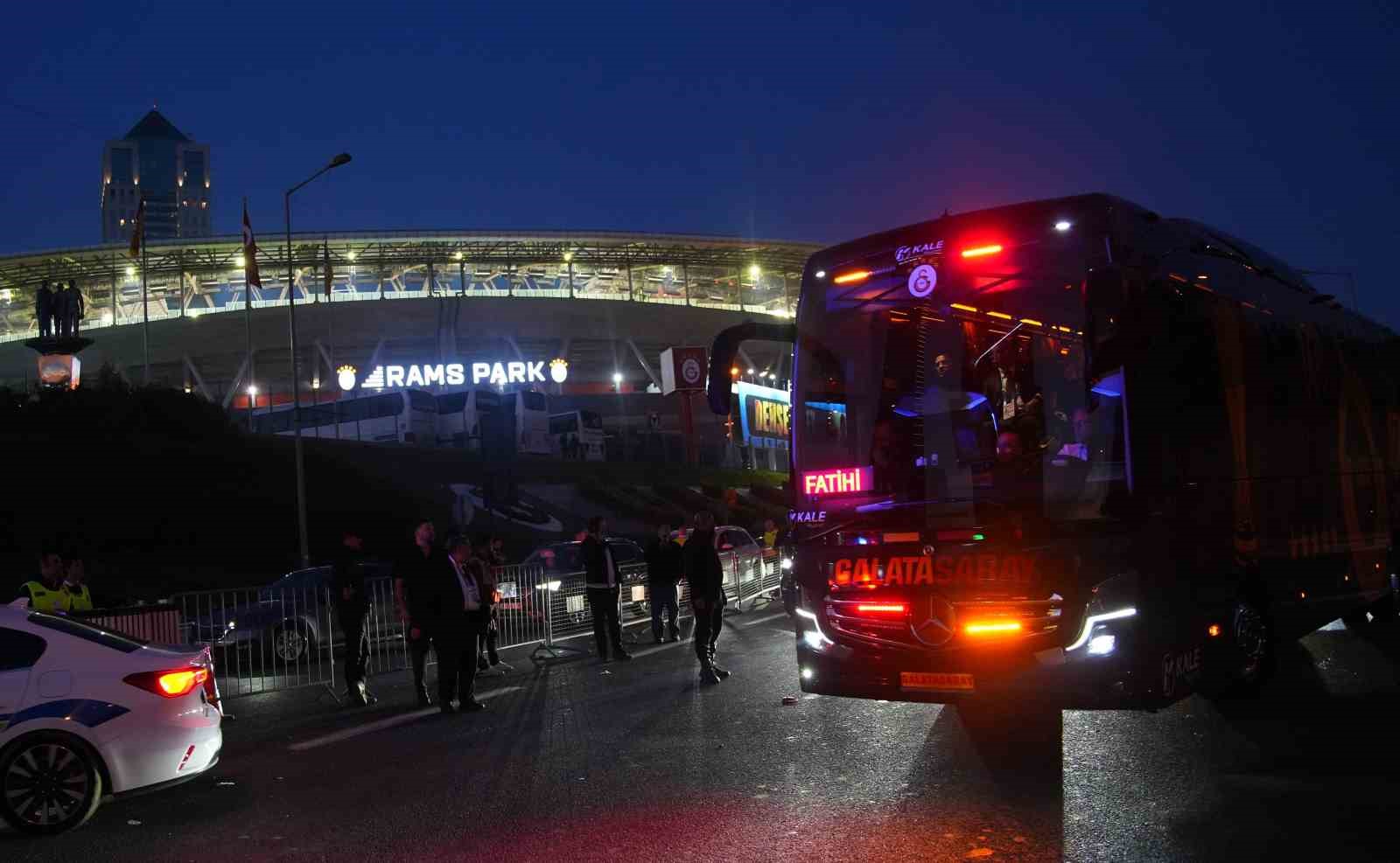 Galatasaray stadyuma ulaştı