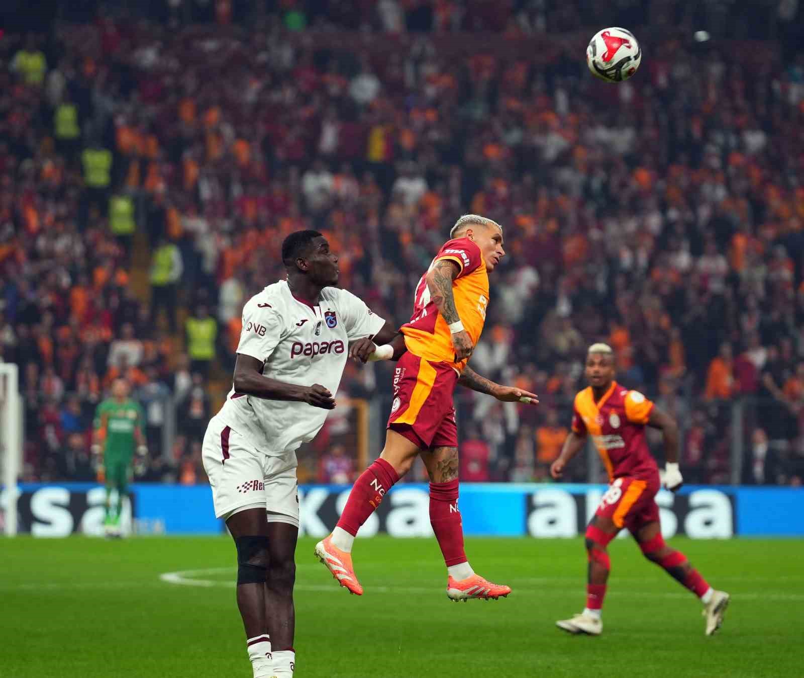 Trendyol Süper Lig: Galatasaray: 0 - Trabzonspor: 0 (Maç devam ediyor)
