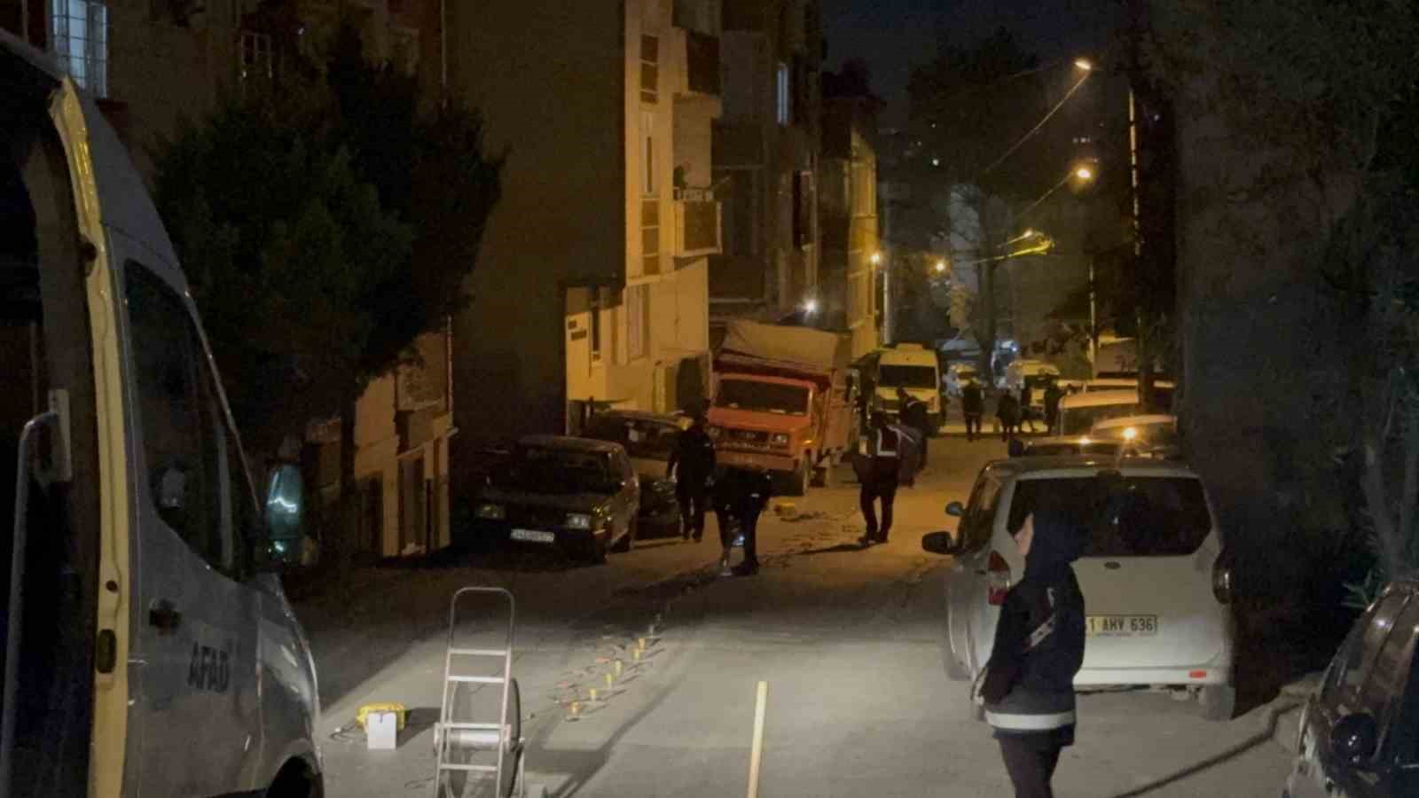 Gebze’de 7 katlı binanın çökmesinin ardından zeminin tomografisi santim santim çekiliyor
