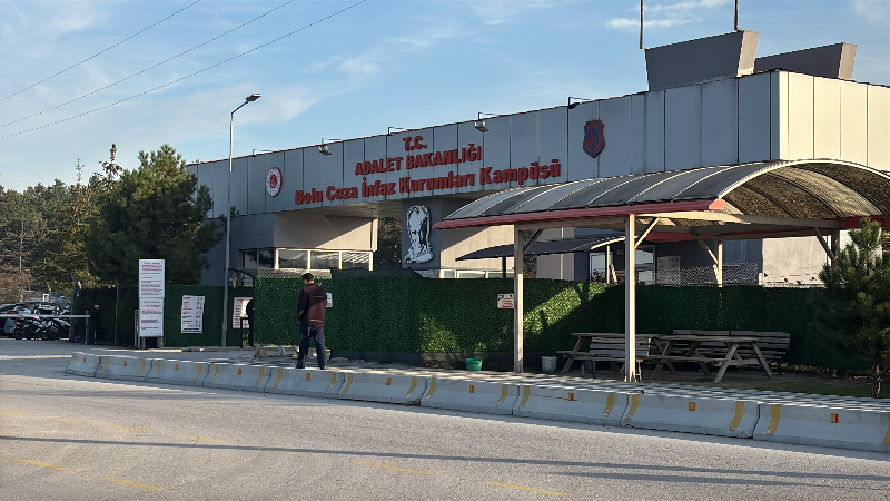 4 yaşındaki minik kızı cezaevindeki babası hastanelik etti