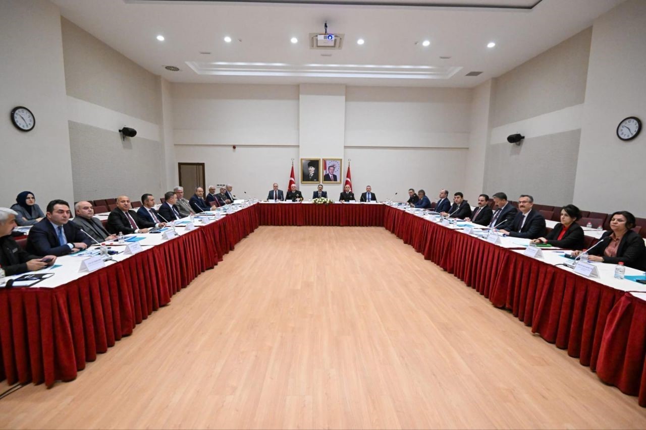 Vali Aktaş açıkladı: "Enkazdan kurtarılan Dilara yoğun bakımdan çıktı"
