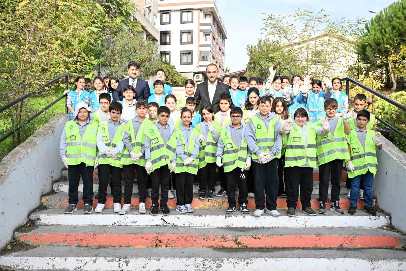 Gaziosmanpaşa’da 1 haftada toplanan 2 ton atık 40 ağacın hayatını kurtardı