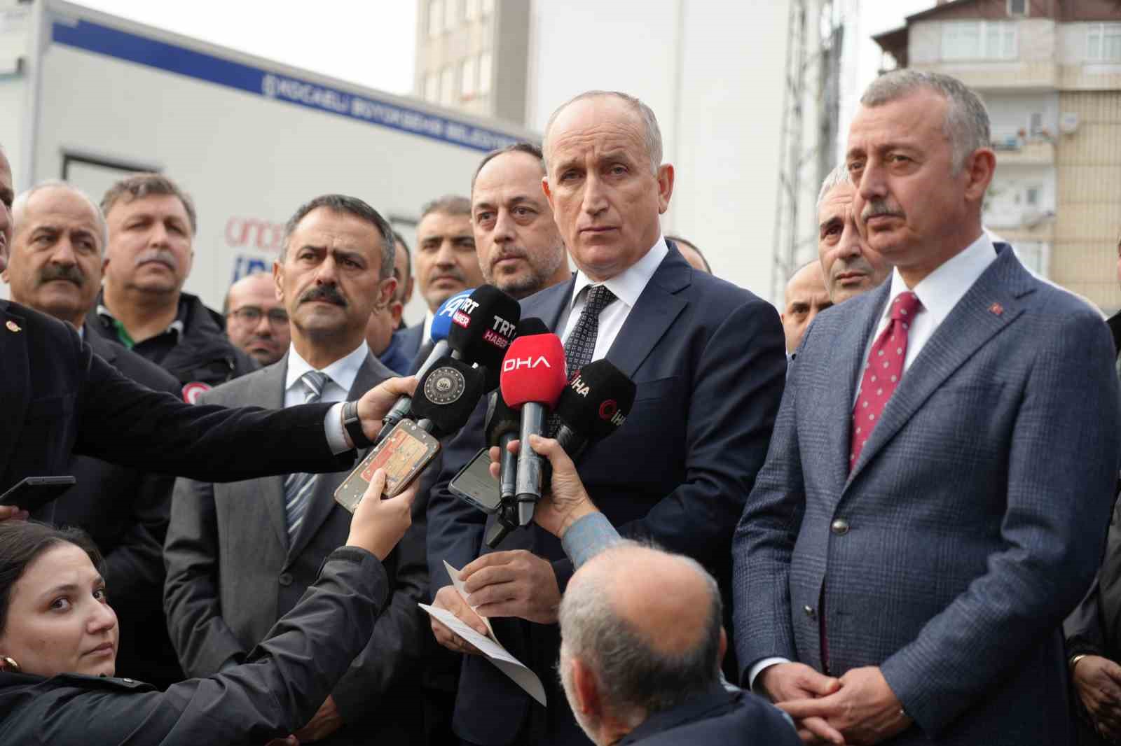 Bakan Yardımcısı Bulut: "Bu binanın zarar görmesinde zemin önemli bir etken olmuş"
