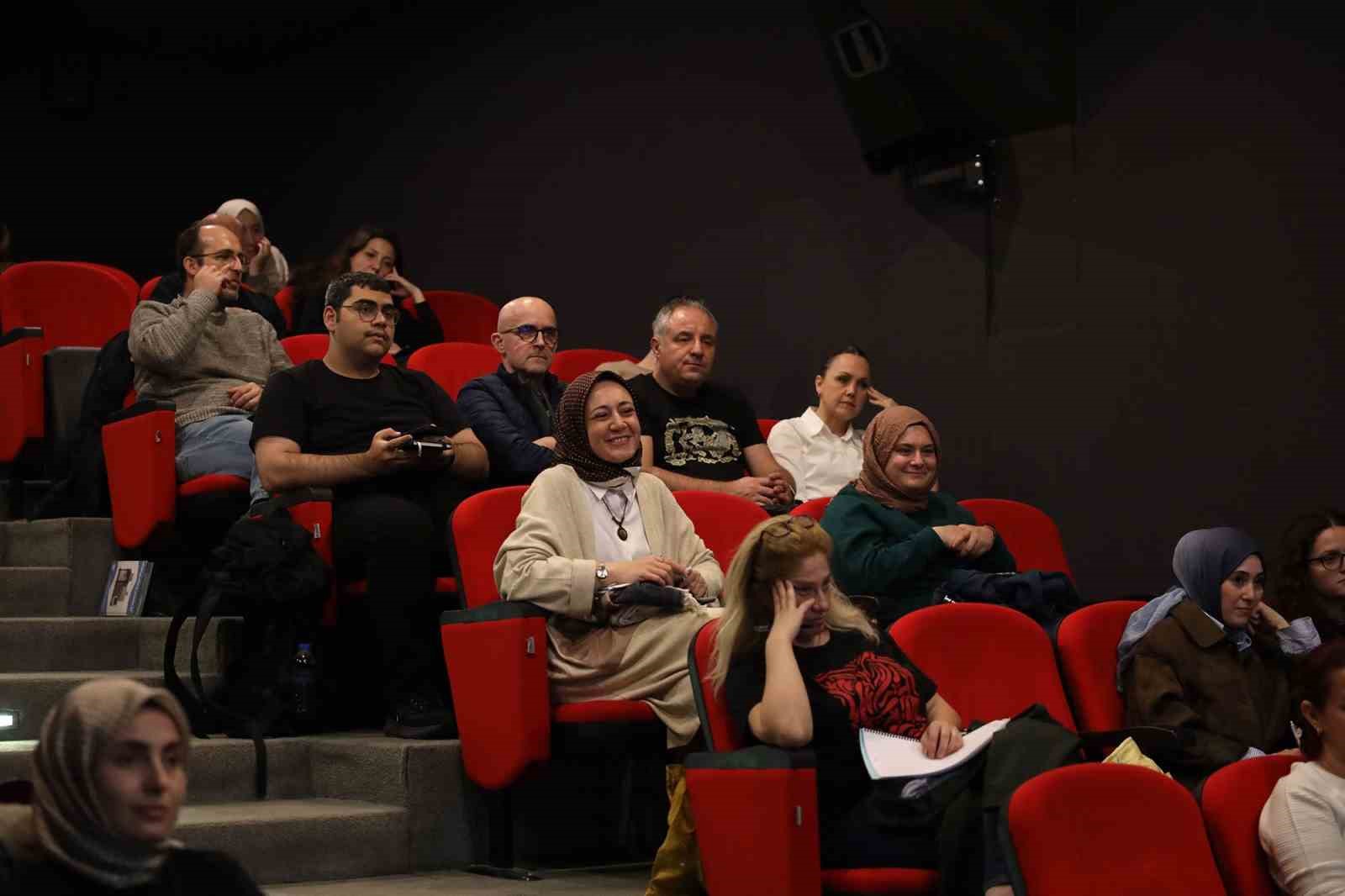 Sakarya Büyükşehir Akademi’de Felsefe Atölyesi yoğun katılımla başladı