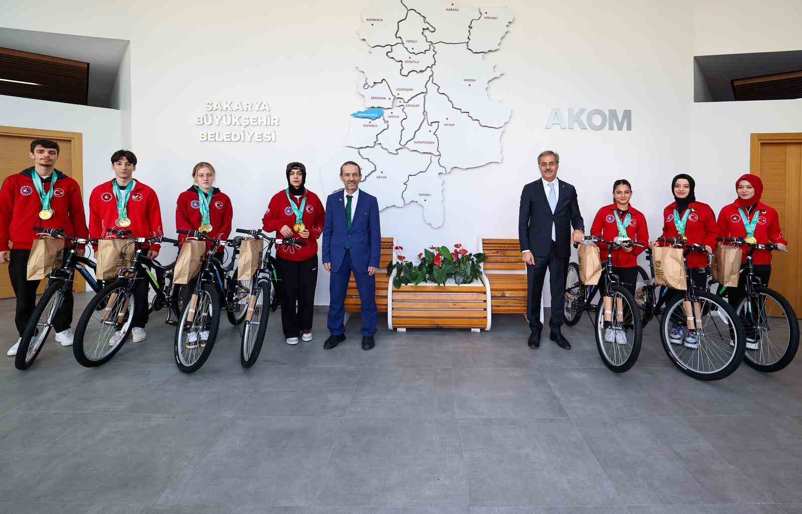 Başkan Yusuf Alemdar Çin’de tarih yazan dünya şampiyonlarını ağırladı