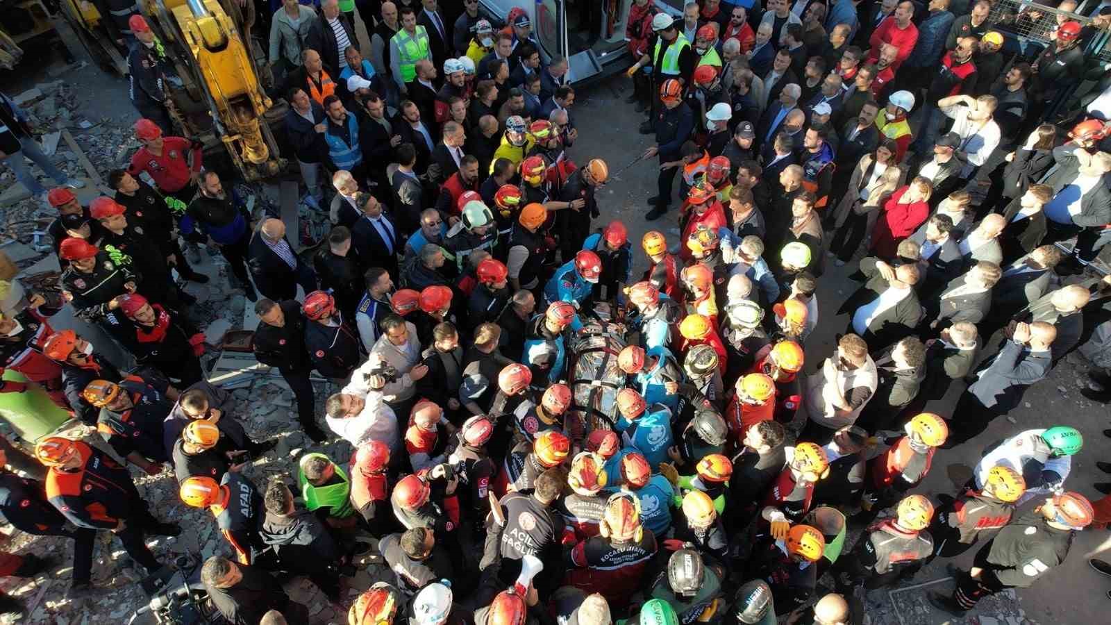 Enkazdan sağ kurtulan Dilara, taburcu oldu