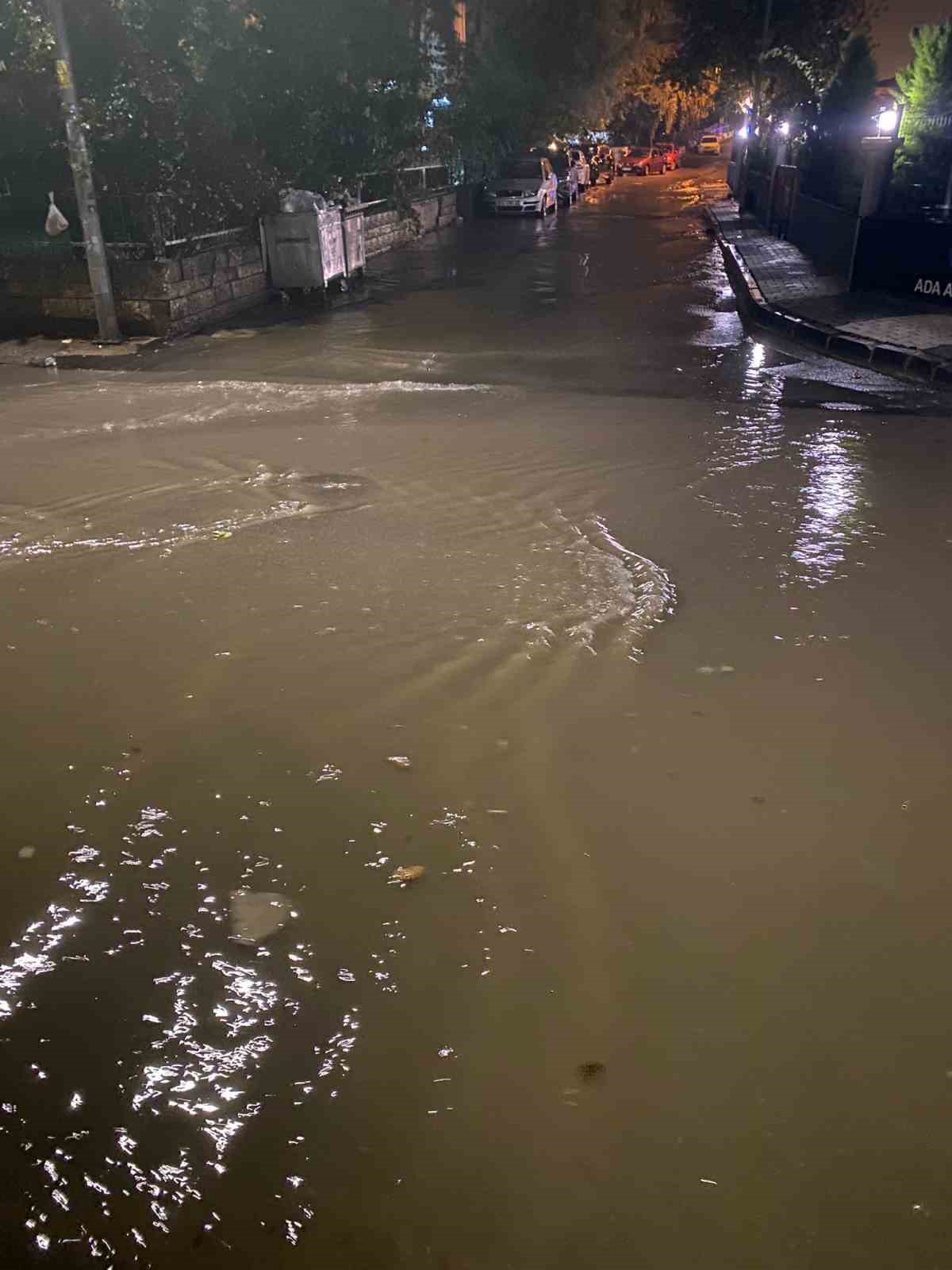 Maltepe’de yollar göle döndü
