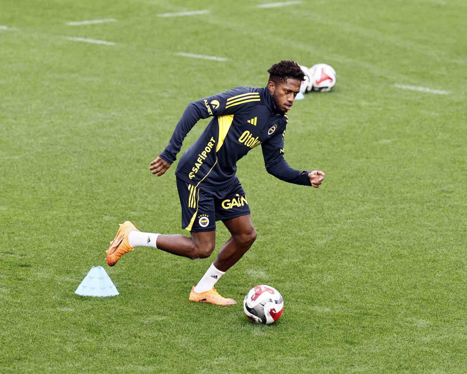 Fenerbahçe, 1 günlük iznin ardından çalışmalarına devam etti