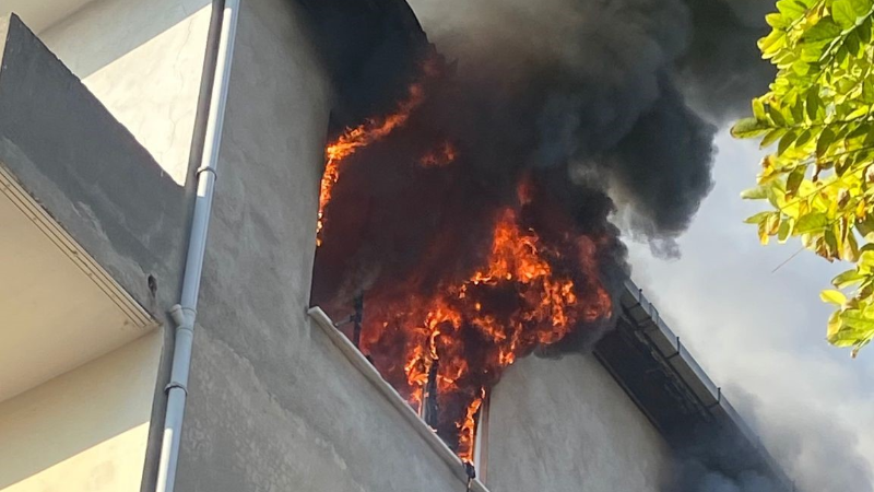 4 katlı binada yangın paniği