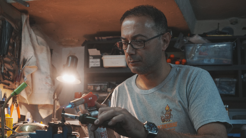 10 metrekarelik atölyesinden Türkiye'ye ulaşıyor