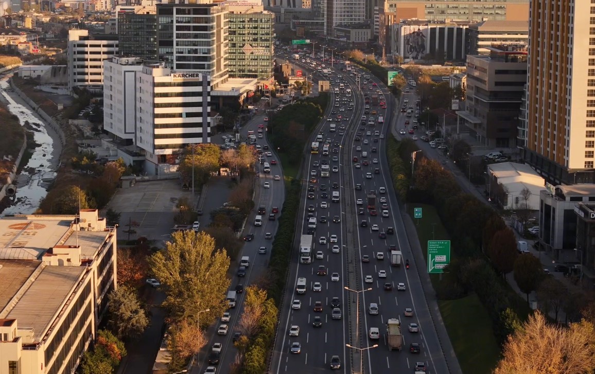 Ara tatilin bitmesiyle İstanbul’da trafik yoğunluğu yüzde 80’e ulaştı