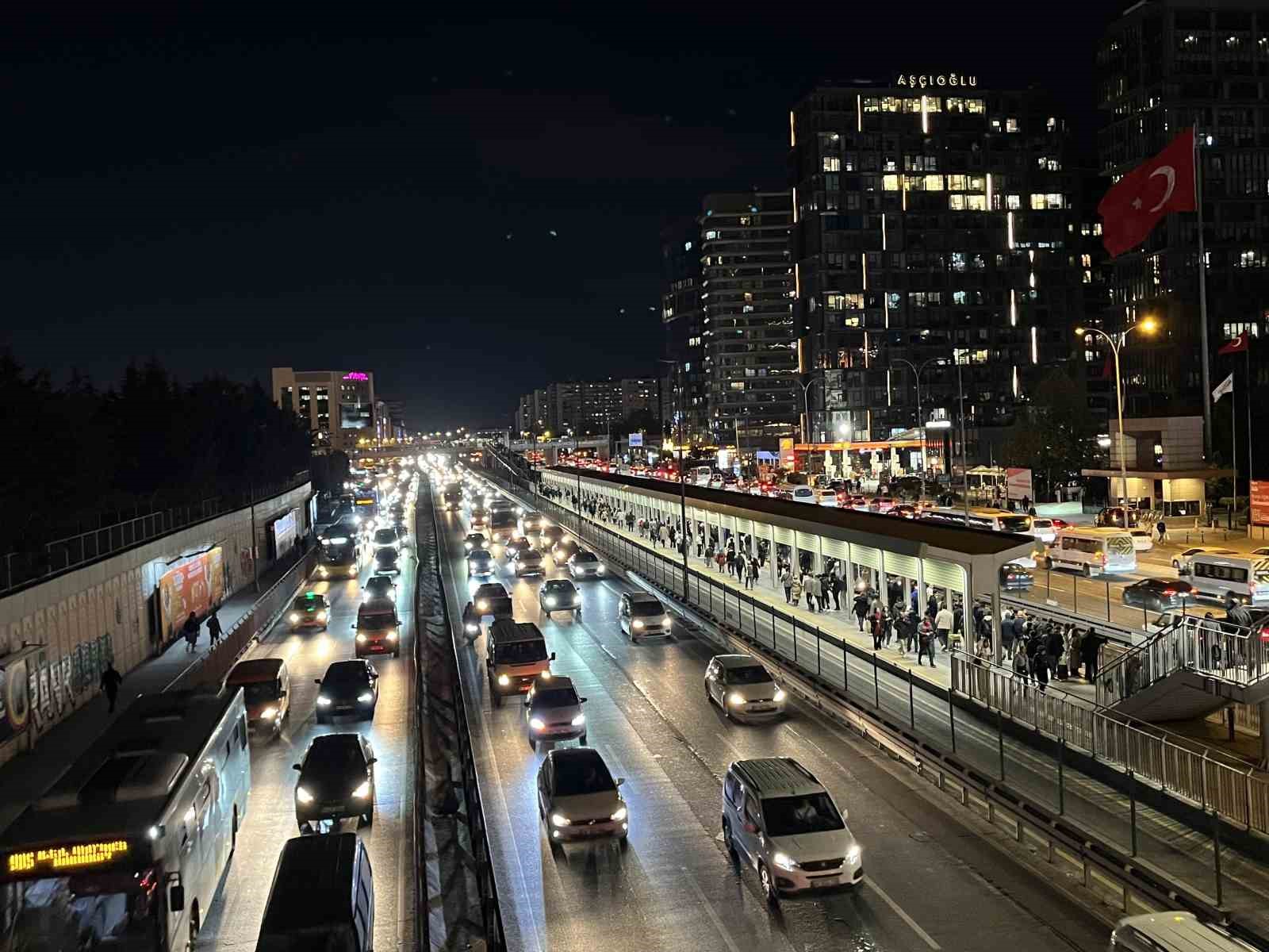İstanbul’da trafik yoğunluğu yüzde 80’e ulaştı
