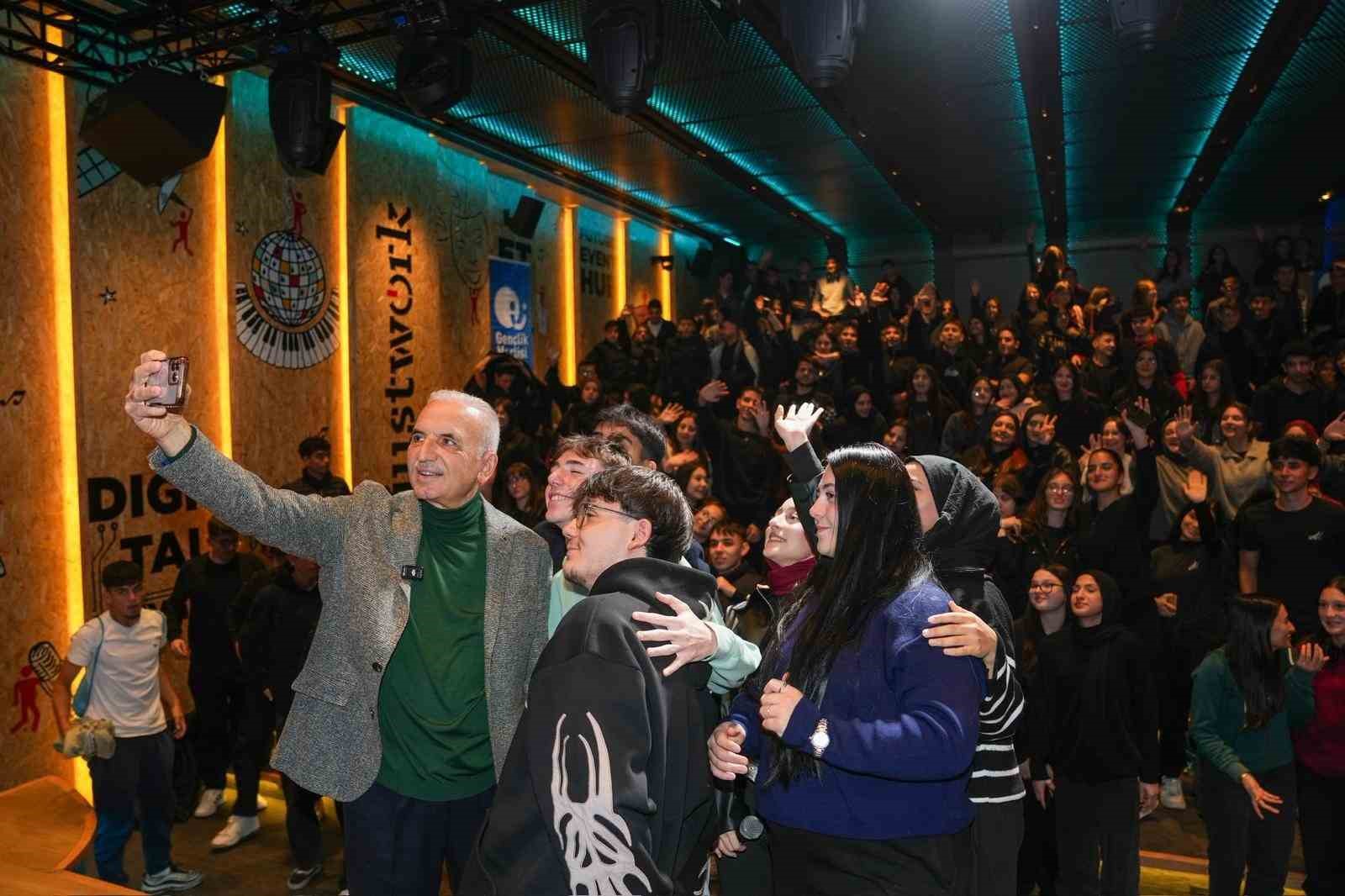 Ümraniye’de "Motivasyon Buluşmaları" gençlerle yeni sezona başladı
