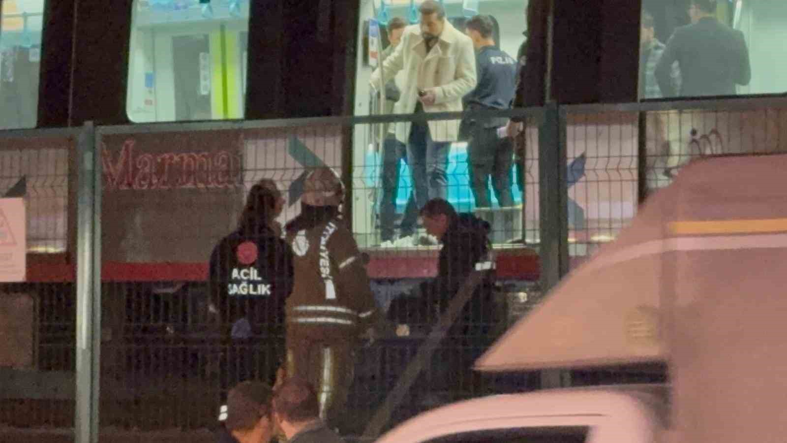 Marmaray Küçükçekmece durağından raylara atlayan şahıs öldü
