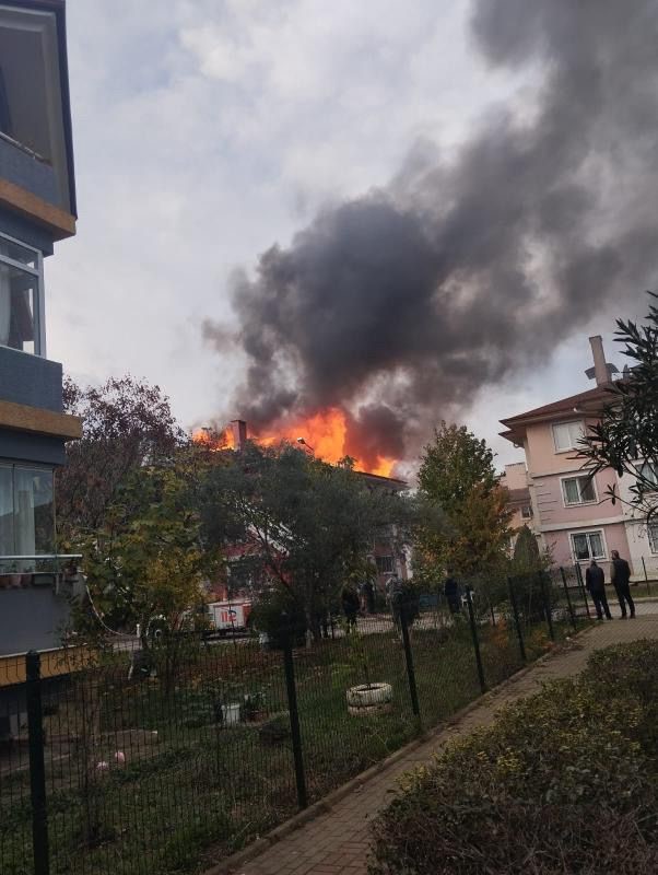 Yalova’da çatı yangını
