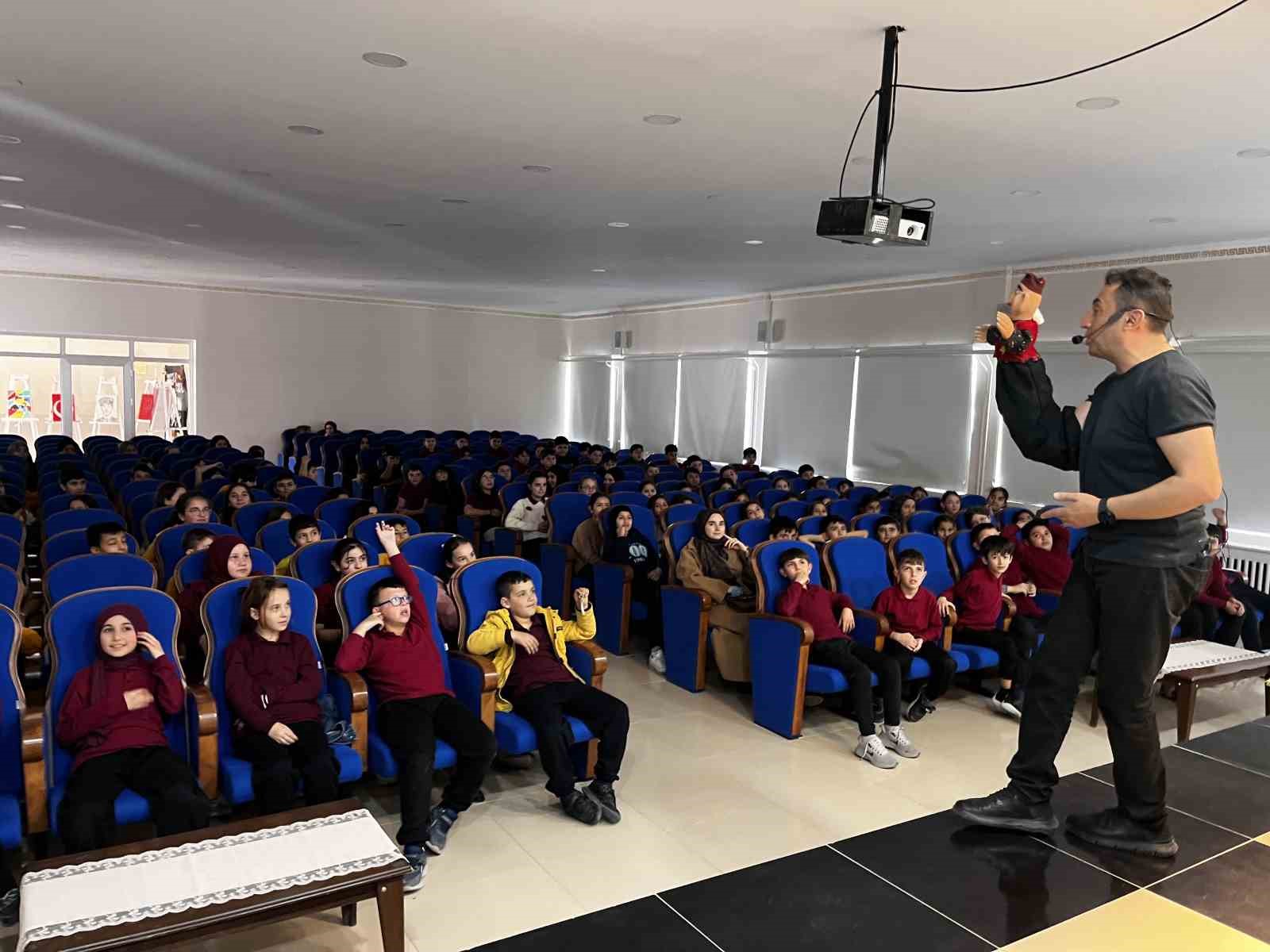 Taraklı’da ‘Çok Bilmiş İbiş’ gösterisi büyük ilgi gördü