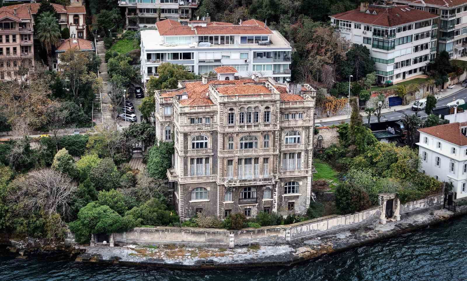 İstanbul Boğazı’nın en ihtişamlı binalarından Zeki Paşa Yalısı yeni sahibini bekliyor
