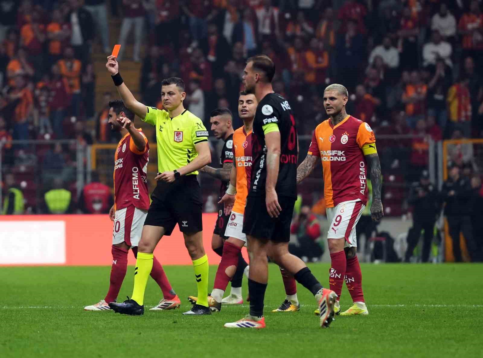 Galatasaray’da Roland Sallai kırmızı kart gördü
