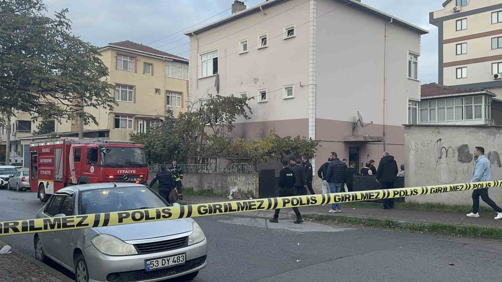 Önce bıçak çekti, sonra binayı yaktı