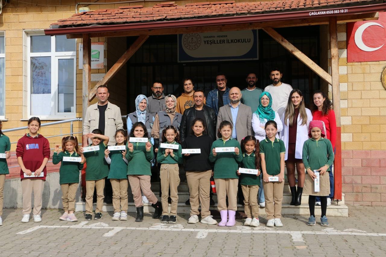 "Bir Hikaye Bin Neşe" çocukların yüzünde tebessüm oluyor
