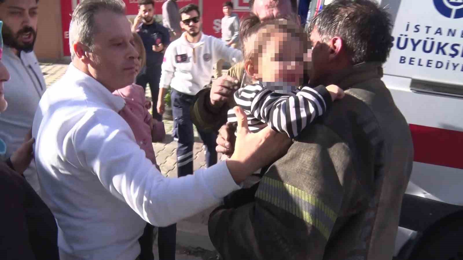 Sancaktepe’de asansör yangını: Anne-çocuk ve 2 itfaiye eri dumandan etkilendi