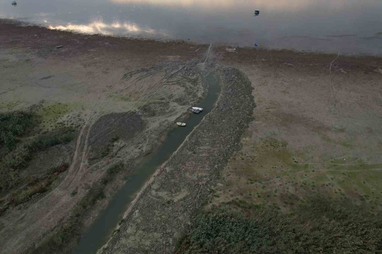 16 ilçenin muhtarları Sapanca Gölü için tek ses oldu: "Sanayinin değil yaşamın kaynağıdır"
