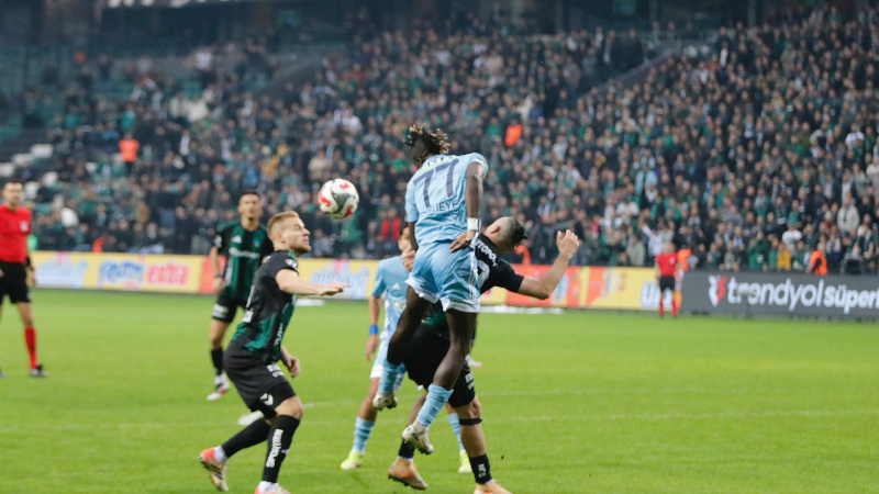 Karşılaşmanın ilk yarısı golsüz sonlandı