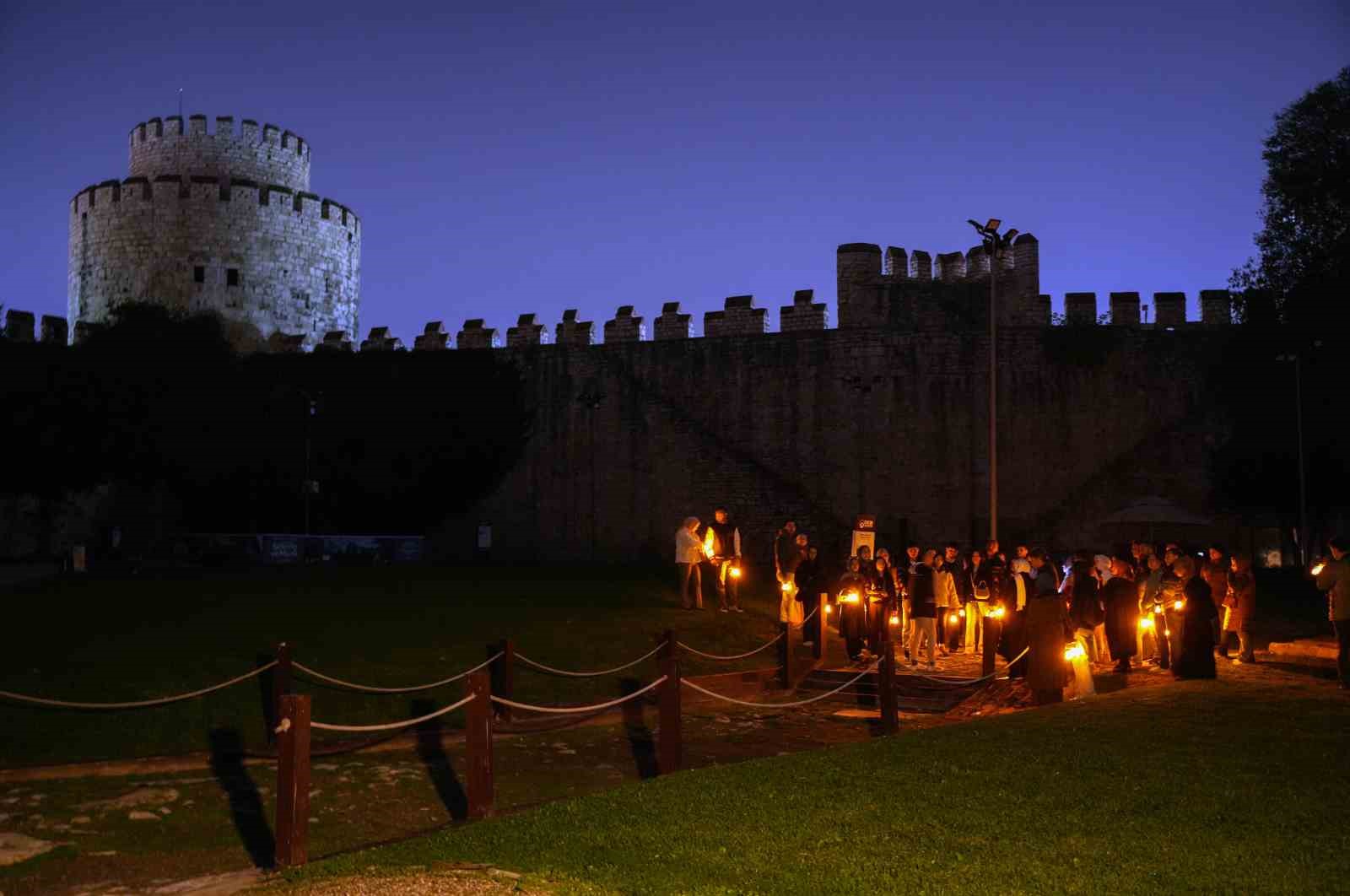 Yedikule zindanlarında fener ışığında tarihe yolculuk
