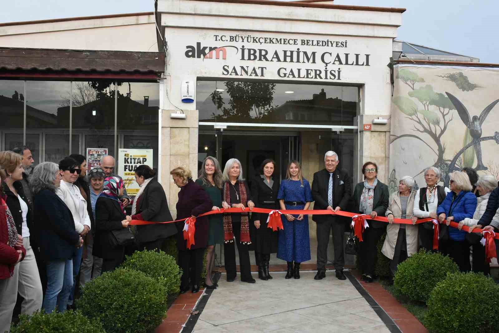 Koleksiyoner Ebru Turhan’ın sergisi, sanatseverleri doğayla buluşturdu

