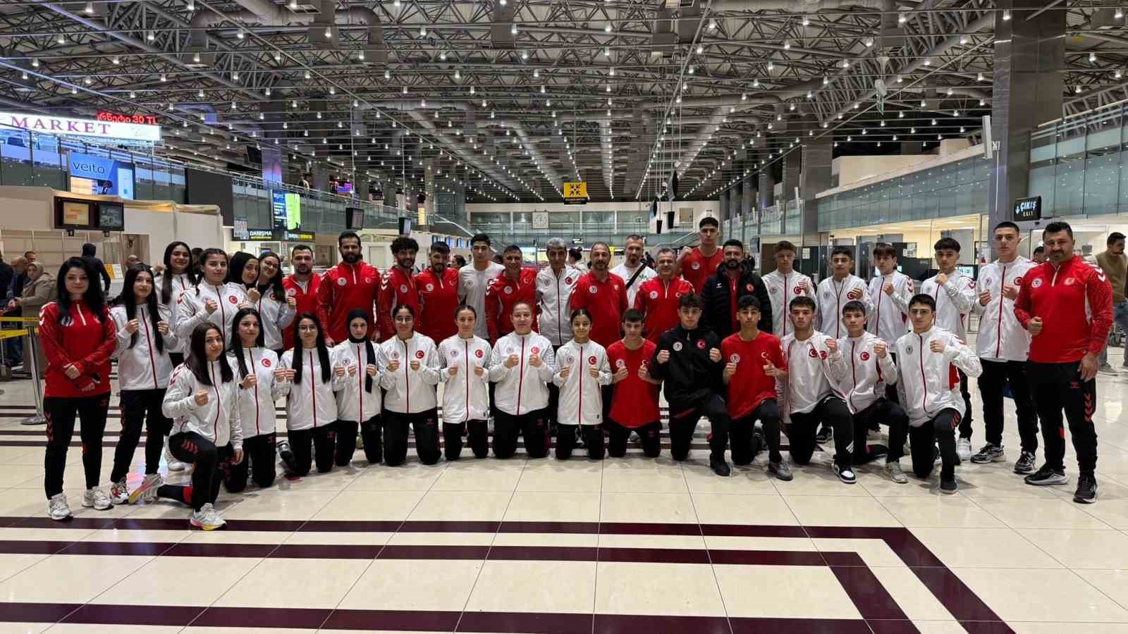 Türk boksörler şampiyonluk için Avrupa yolunda