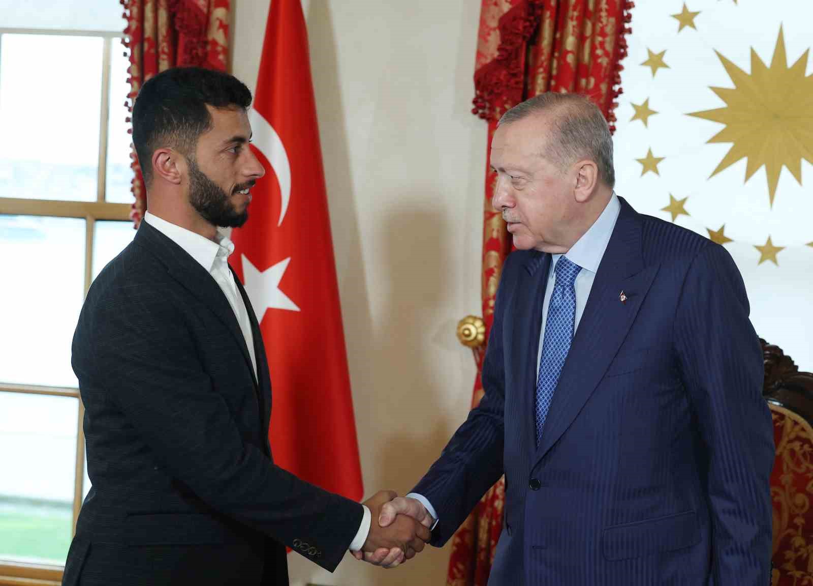 Cumhurbaşkanı Erdoğan, Oscar ödüllü Filistinli yönetmen Basel Adra’yı kabul etti
