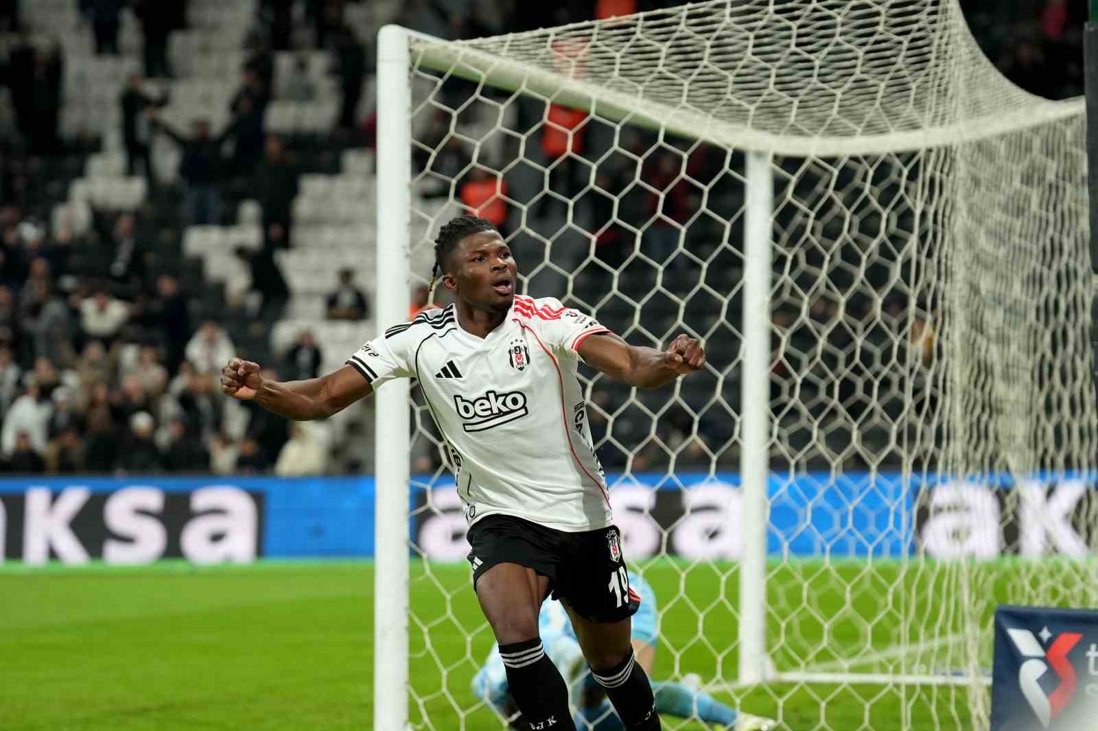 El Bilal Toure gollerine devam ediyor
