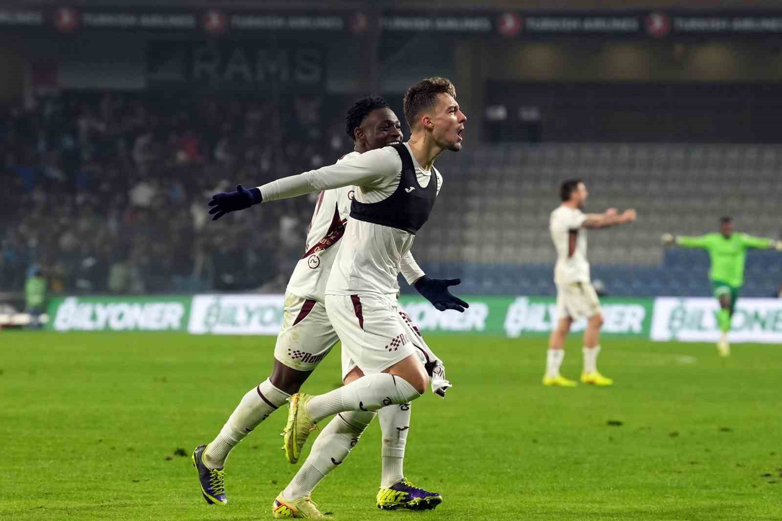 Ernest Muçi Beşiktaş’ı bekliyor