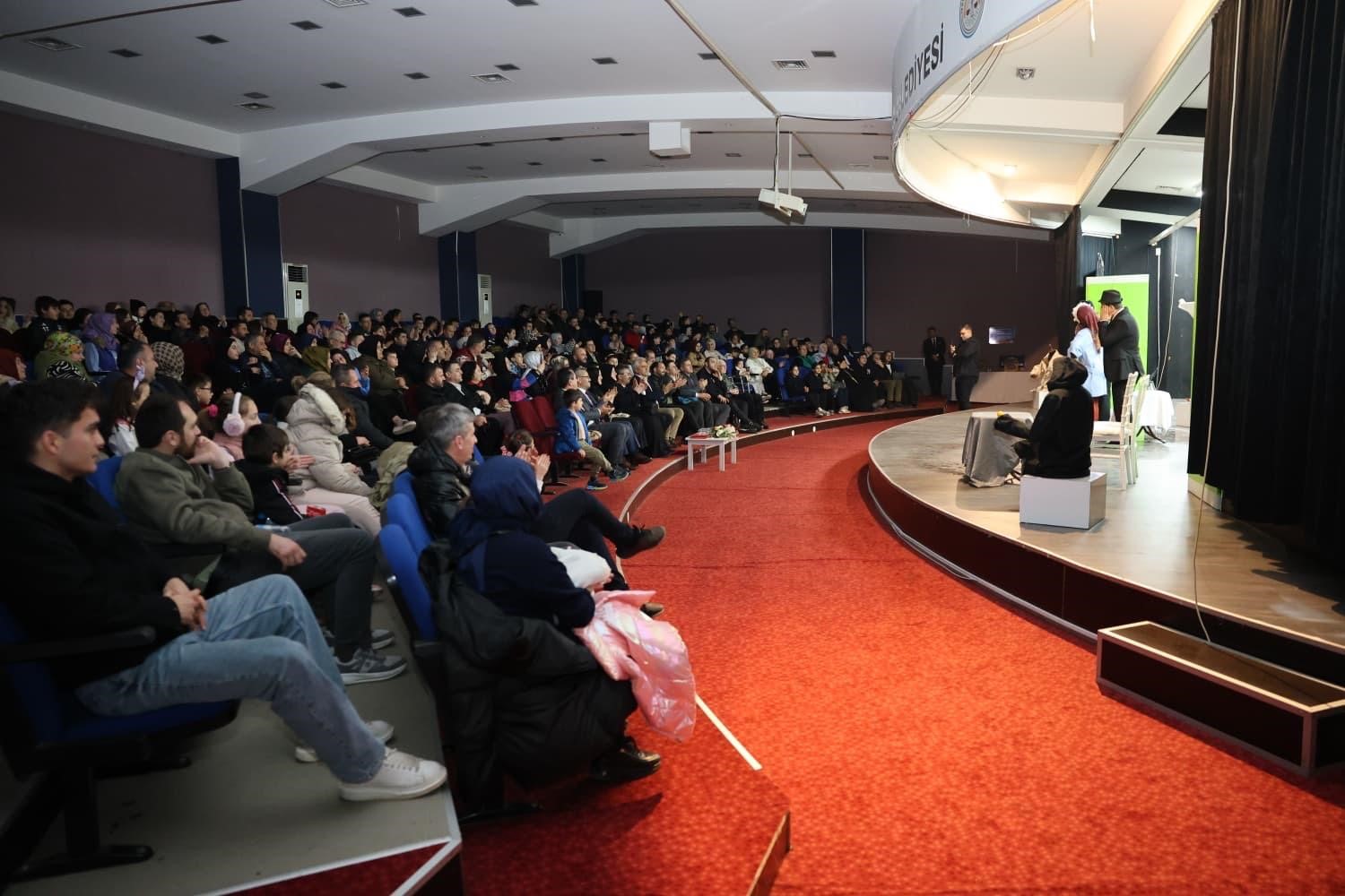 Erenler’de "Fadıl & Faik Yanlış Anlama" oyunu sahnelendi
