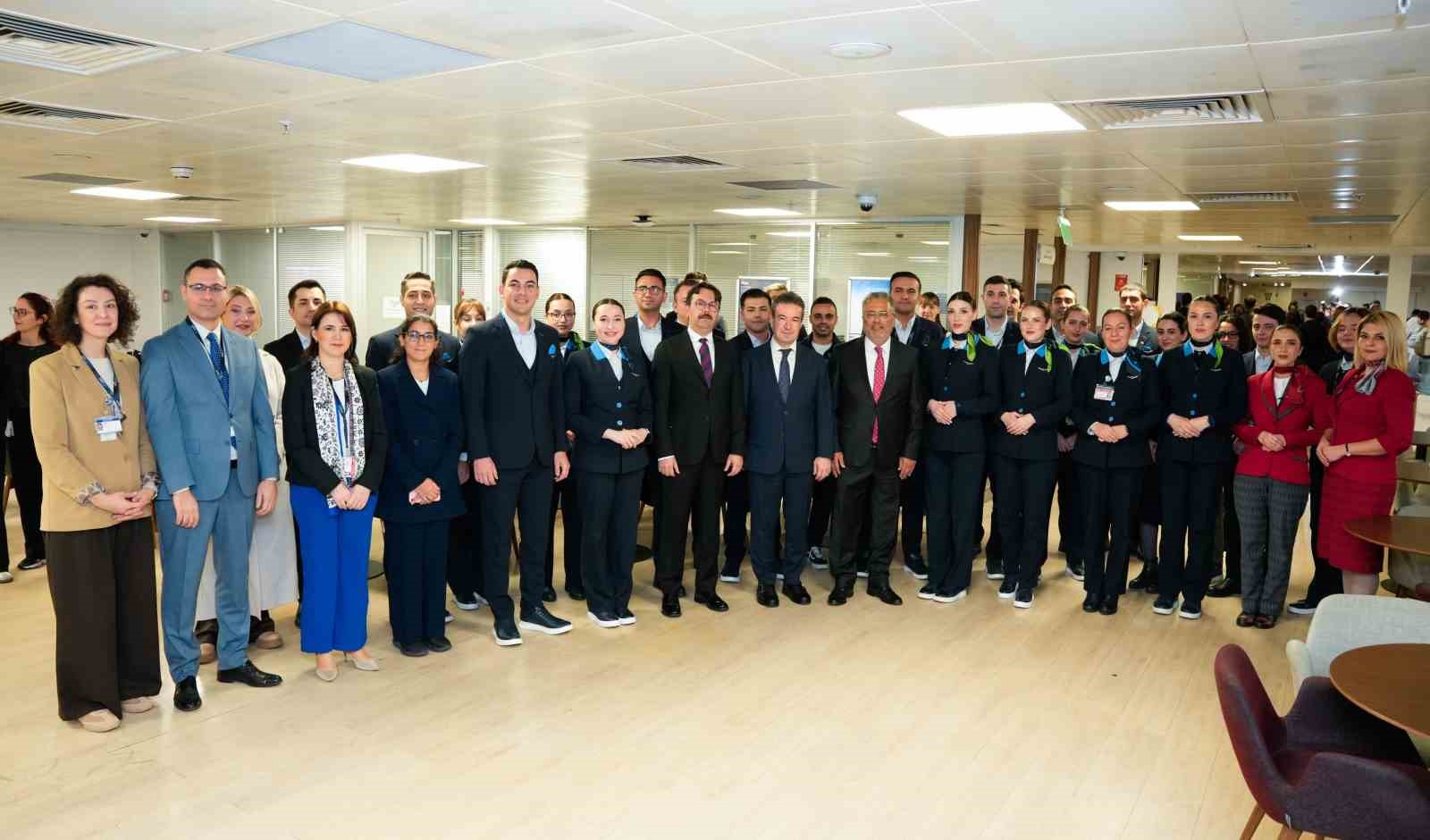 AJet Yönetim Kurulu Başkanı Bolat: "AJet ve Türk Hava Yolları sadece birer havayolu şirketi değil, aynı zamanda Türkiye’nin dünyaya açılan yüzü^"