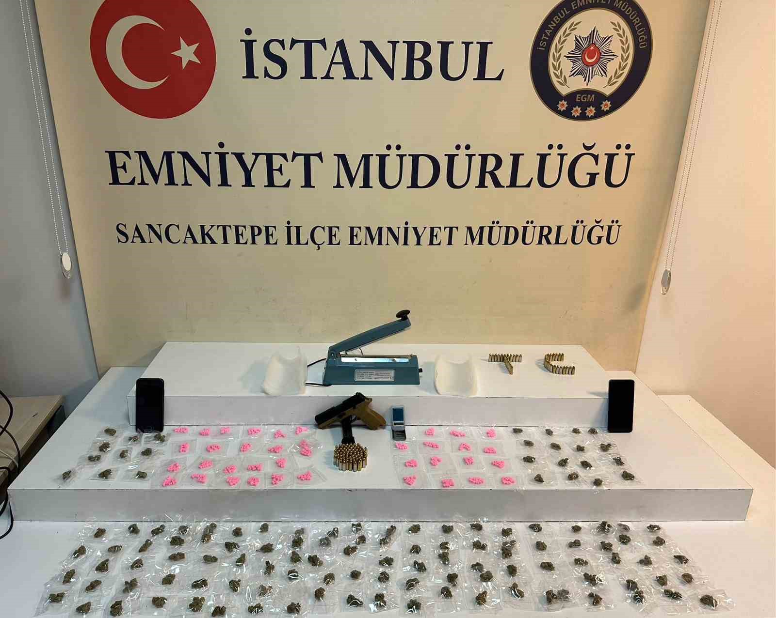 Sancaktepe’de düzenlenen operasyonda çok sayıda uyuşturucu madde ele geçirildi
