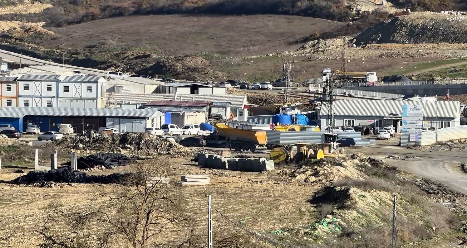 Kamyon şoförü gazoz şişesindeki antifrizi içmesi sonucu ağır yaralandı
