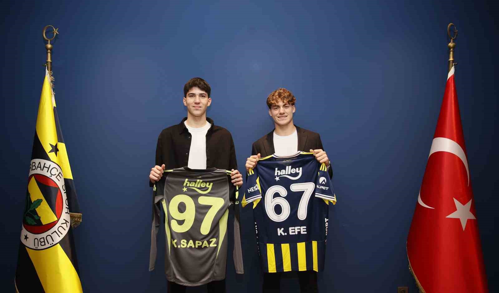 Fenerbahçe, Kamil Efe Üregen ve Kuzey Sapaz ile profesyonel sözleşme imzaladı
