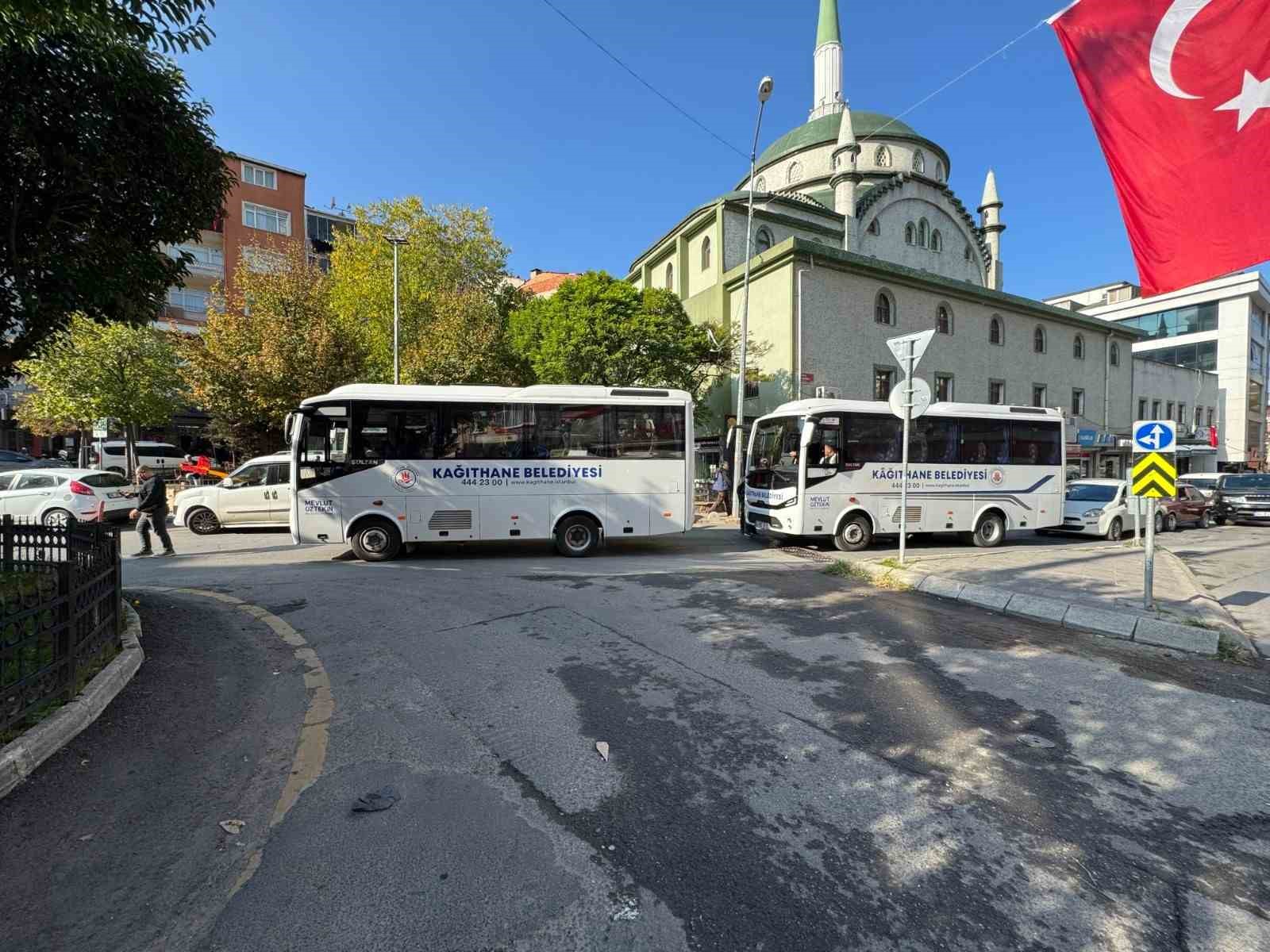 Kağıthane Belediyesi mezarlık ziyaretlerini kolaylaştırıyor
