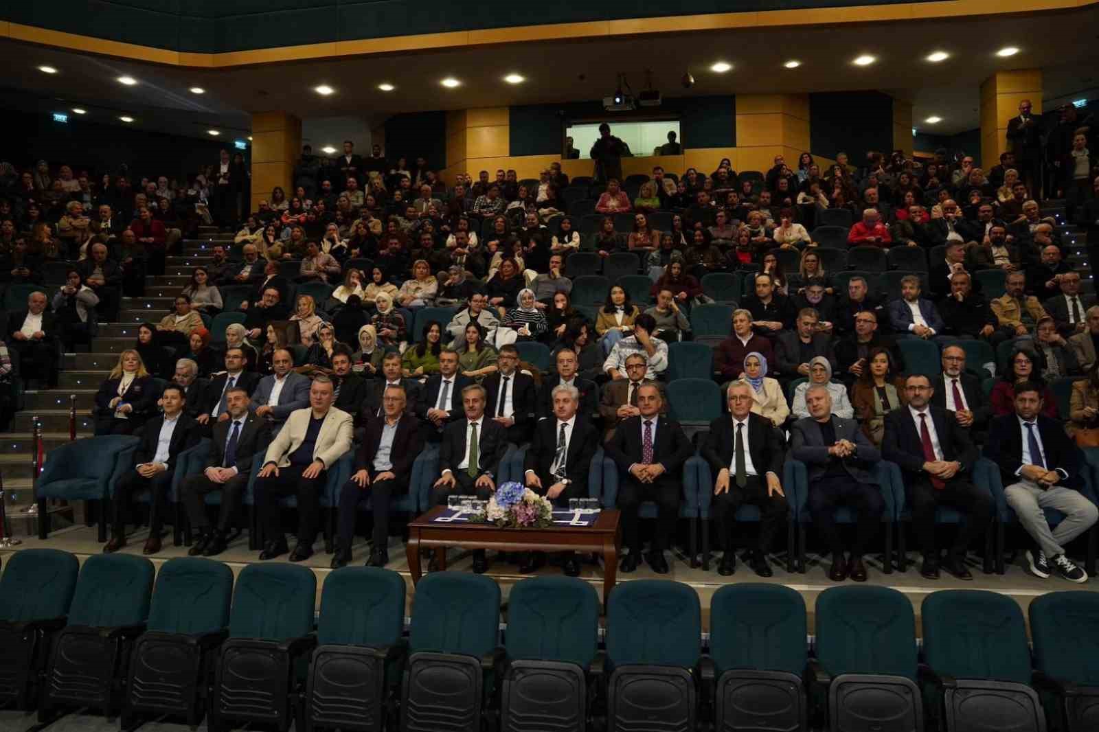 Sakarya Üniversitesi "Araştırma Üniversitesi" statüsünü törenle kutladı