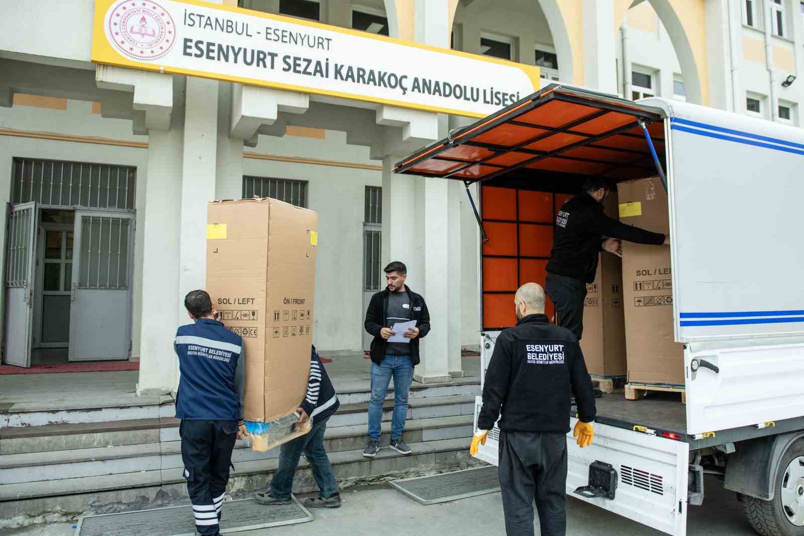 Esenyurt’ta öğrencilere ücretsiz içme suyu desteği