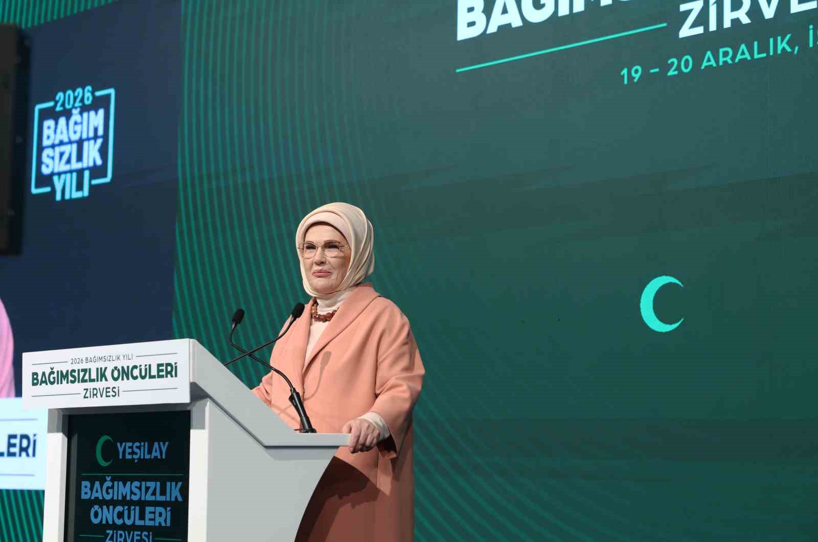 Emine Erdoğan, Bağımsızlık Öncüleri Zirvesi’nde konuştu: "2026’yı ’Bağımsızlık Yılı’ ilan ediyoruz"
