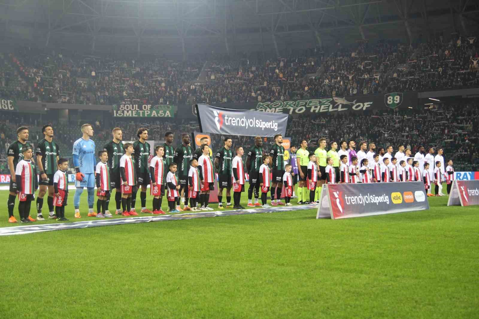 Trendyol Süper Lig: Kocaelispor: 0 - Antalyaspor: 0 (Maç devam ediyor)
