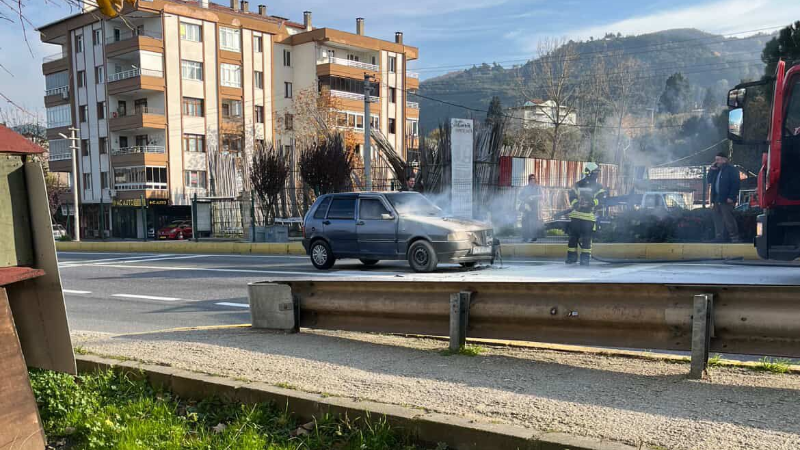 Seyir halindeki otomobil yandı