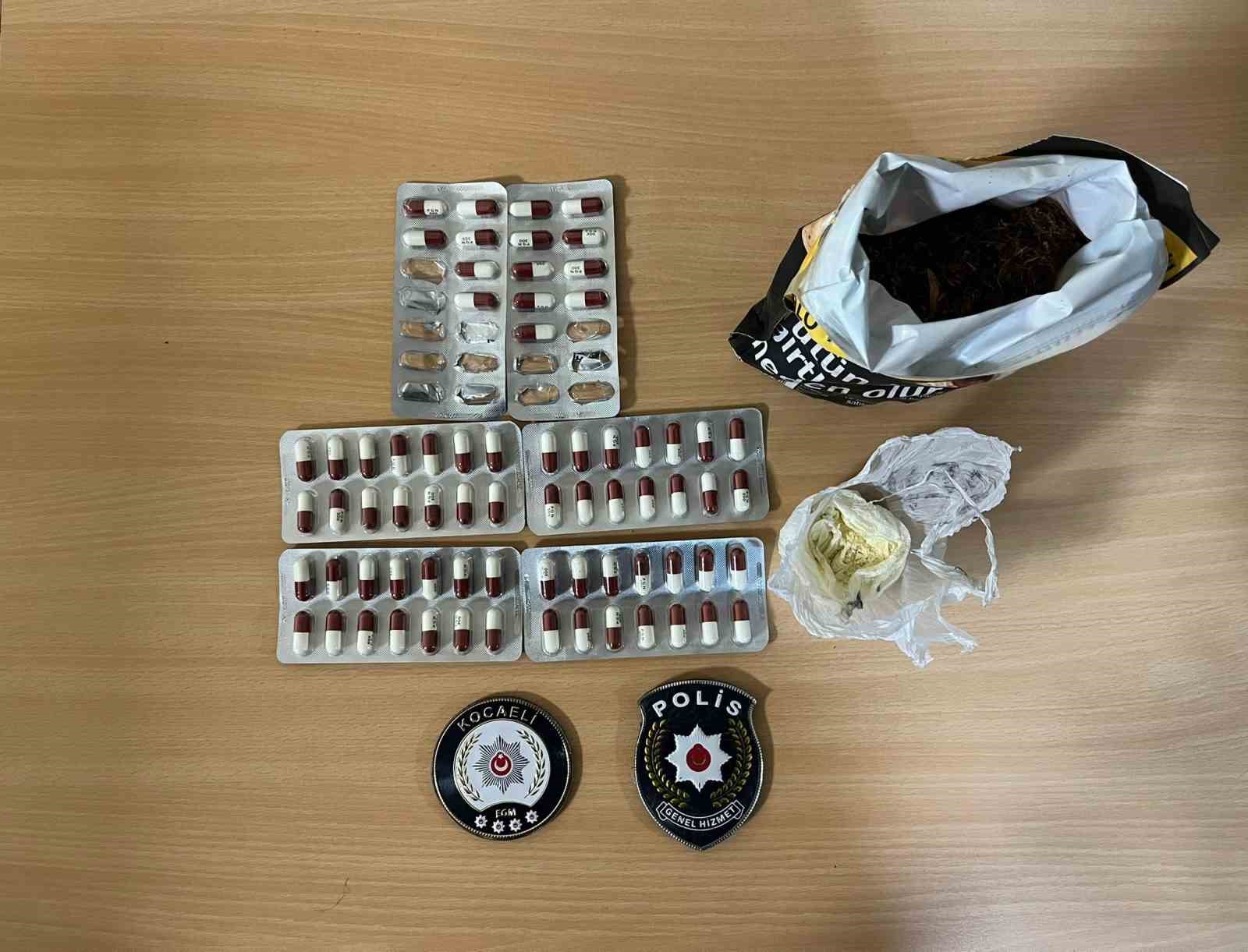 3 kişinin üstünde 71 sentetik ecza hap ele geçirildi