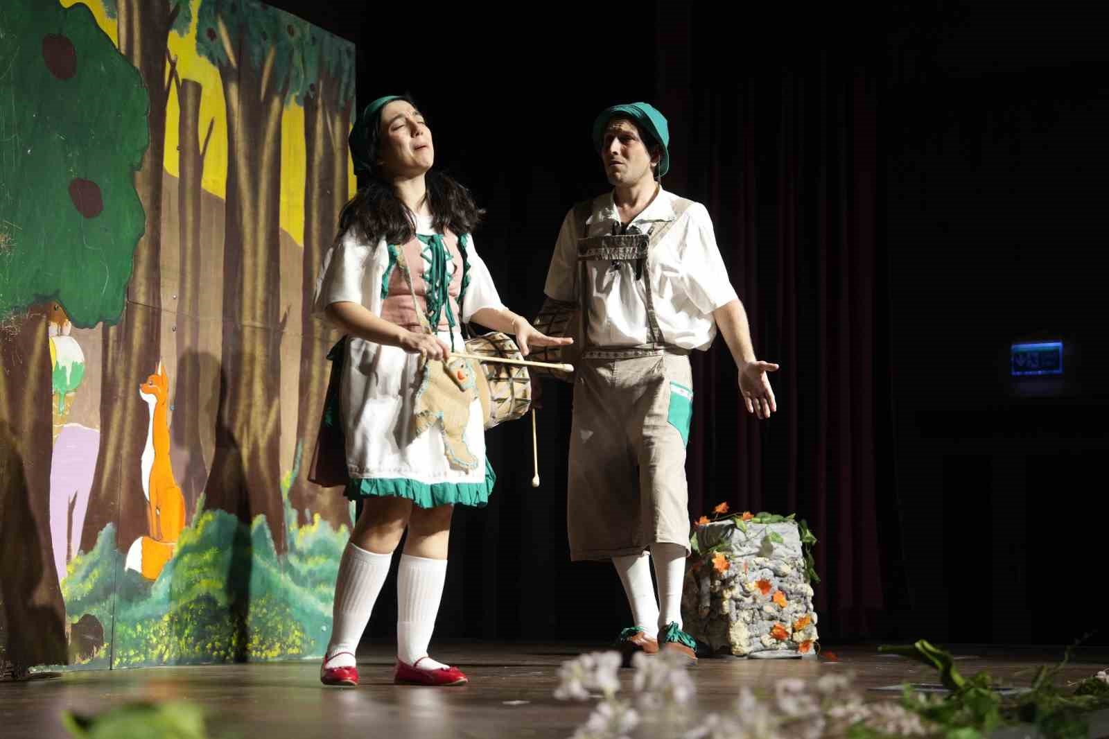 Kartal Belediyesi’nden çocuklara özel yeni yıl şöleni
