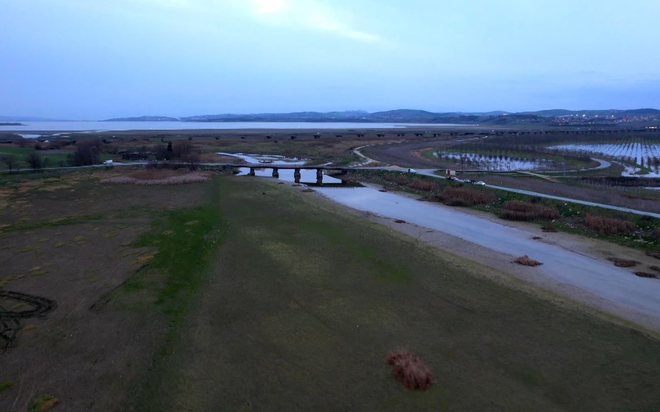 Büyükçekmece gölünde su azalıyor
