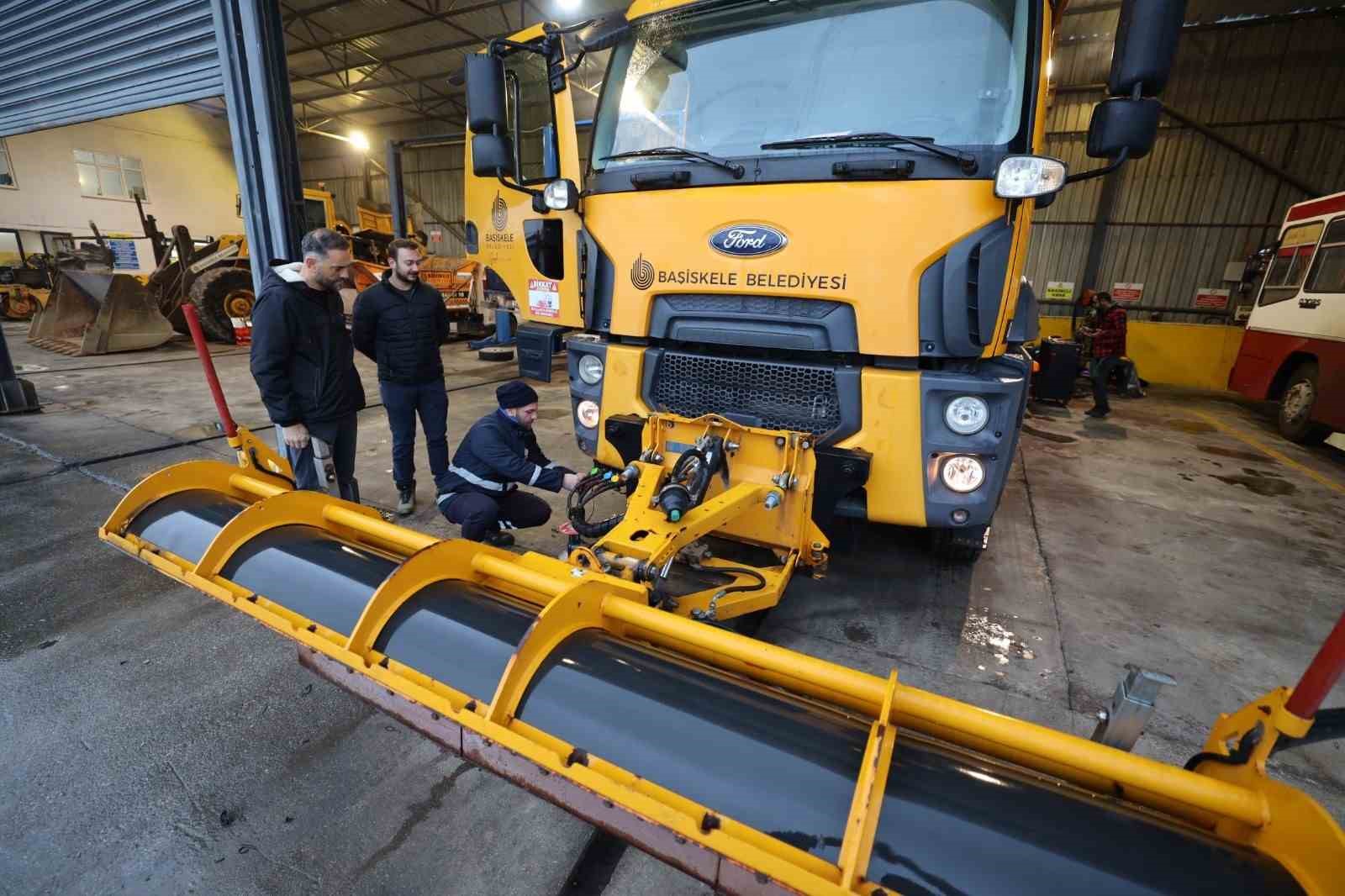 Başiskele’de karla mücadele ekipleri çalışmalarını tamamladı
