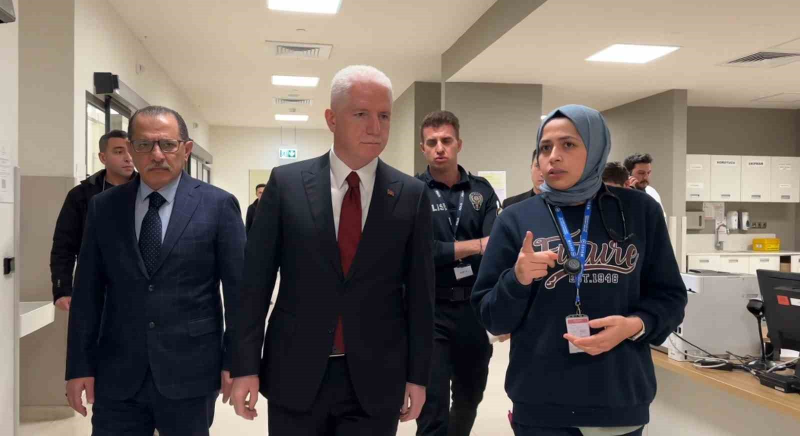 İstanbul Valisi Gül, Esenyurt’taki kazada yaralanan vatandaşları ziyaret etti
