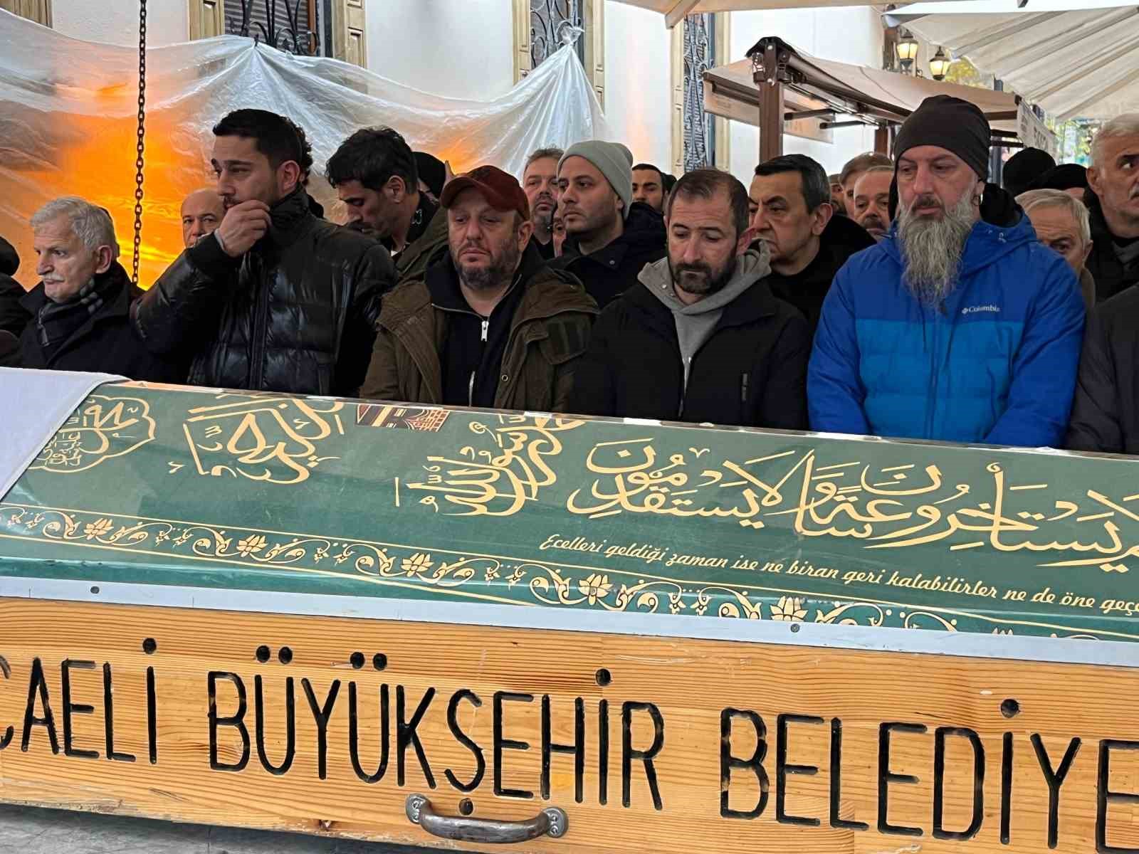 Ünlü oyuncu Serkan Keskin’in babası son yolculuğuna uğurlandı